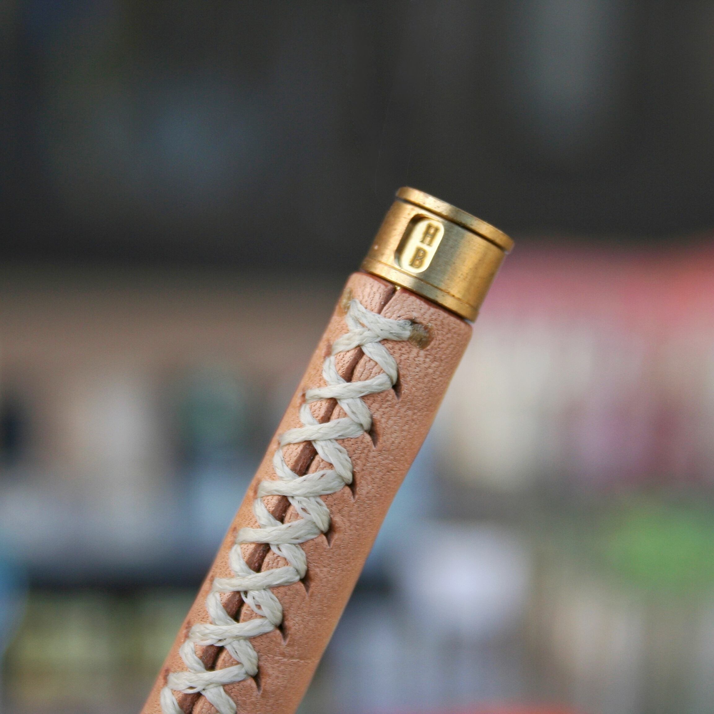 ☆不定期販売☆ 業界初！ 硬度表示窓付き革軸芯ケース 【特上ヌメ革