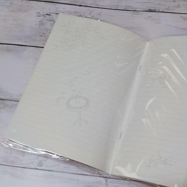 童話系ノート A5ノートブック Usagi Alice ウサギアリス 日本製 シンジ カトウ ファンシー バラなどの花の絵でハートを模った かわいい表紙 のノート 不思議の国のアリス 女の子 チェシャ猫 うさぎ シール帳や日記帳 学習などに 海外紙もの シール チャトラッシュ