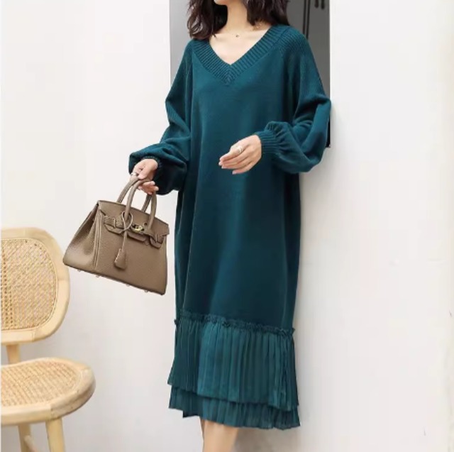 フリル 膝上 長袖 Vネック ニット ワンピース ルーズ ドレス レディース セーター ワンピドレス ニットワンピ 送料無料 春コーデ 秋コーデ ミディアム お尻カバー お腹周り ポッコリお腹カバー  襟なし 色展開 カラバリあり ブラック 黒 赤色 レッド 緑色 グリーン モスグリーン 無地 L XL（LL） 2XL（3L） 3XL（4L） 4XL（5L） 大きめ ビッグサイズ ゆったり 大きいサイズ 1枚で決まる 高見え 普段使い 日常使い デイリー きれいめ 女っぽ 上品 レディライク セレブ