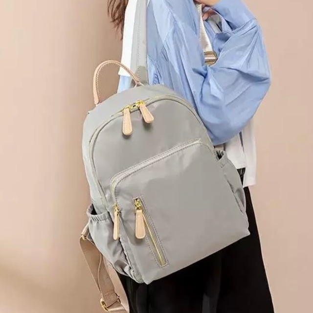 シンプルナイロンバックパック