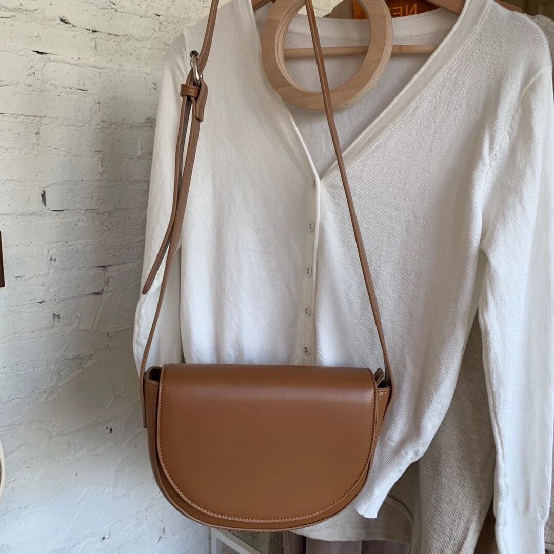 セミサークルショルダーバッグ