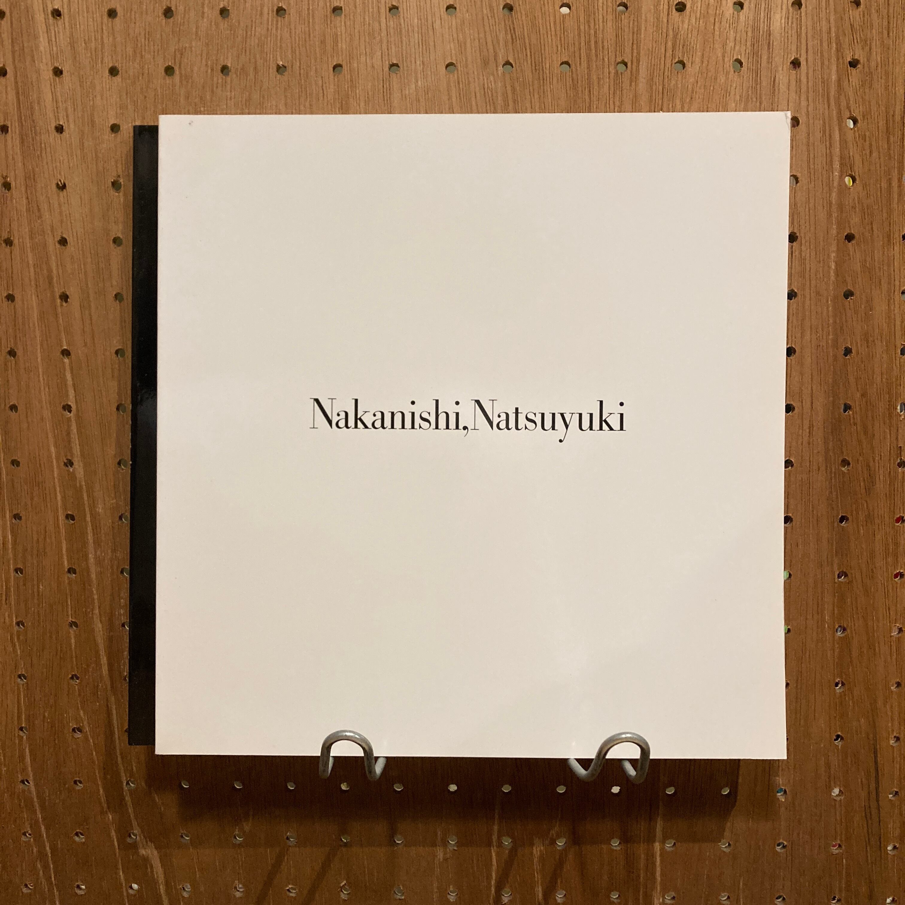 中西夏之展 正面の絵 緩やかに ひらかれゆくとき 図録・中西夏之ノート