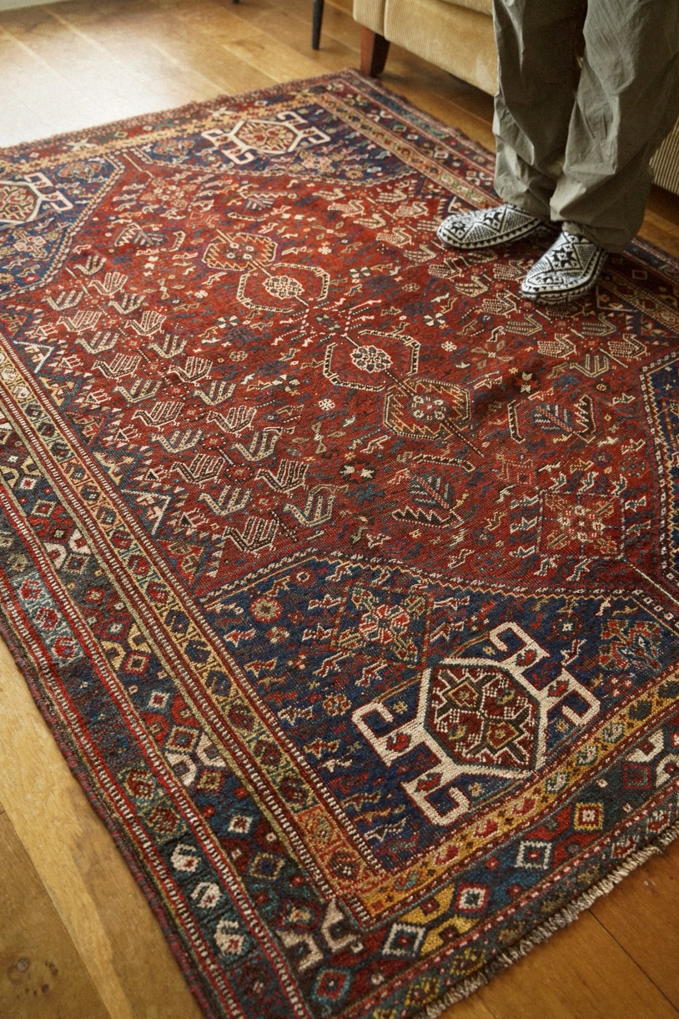 2075-Semi Antique Khamse rug | 手織りのヴィンテージラグ専門店
