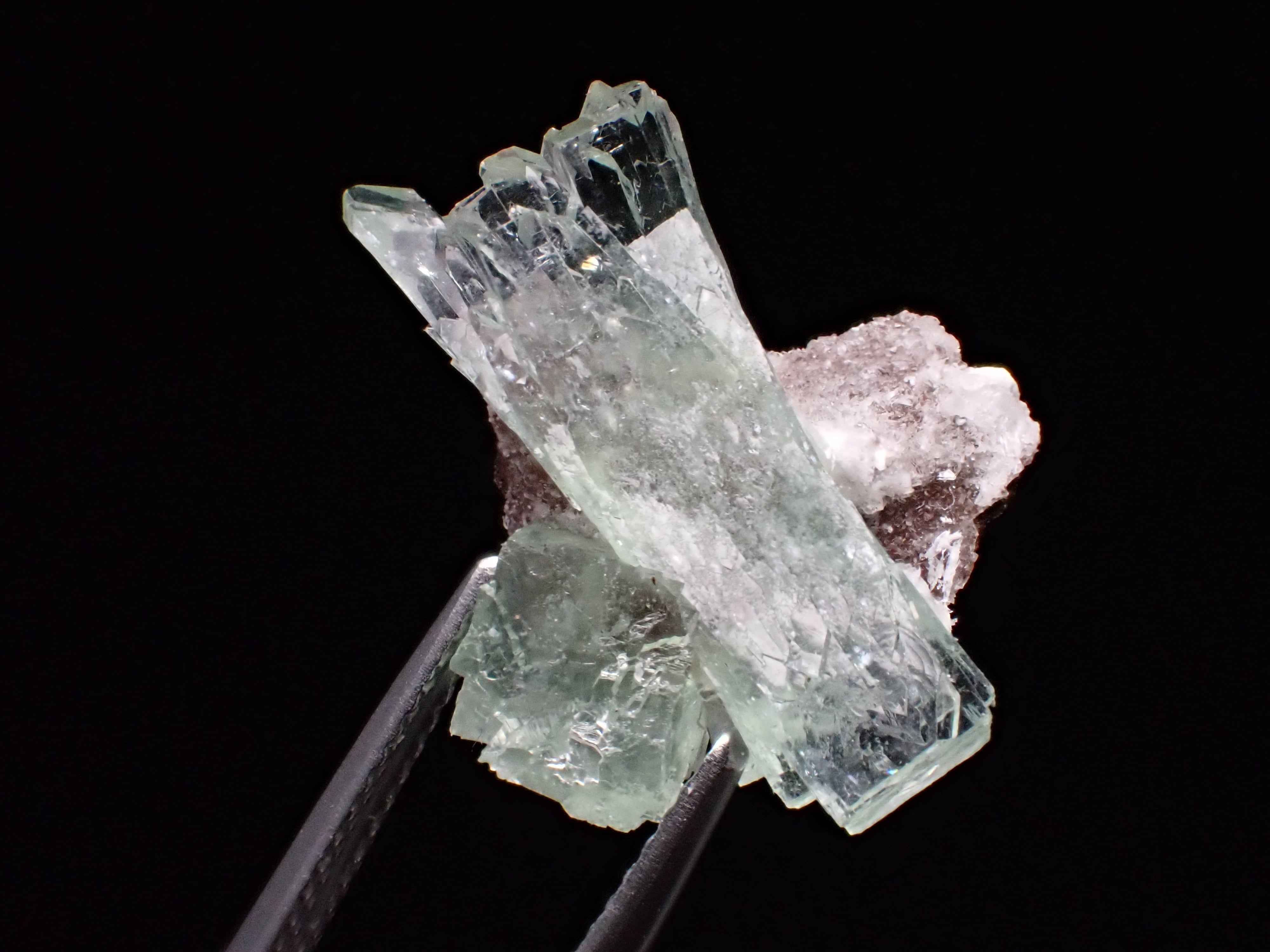 ペンタゴナイト 結晶原石 インド R8-6494 | MineralQuest