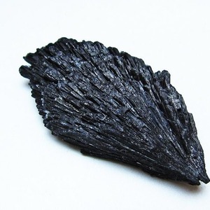 ブラック カイヤナイト 原石 一点物 171-7515