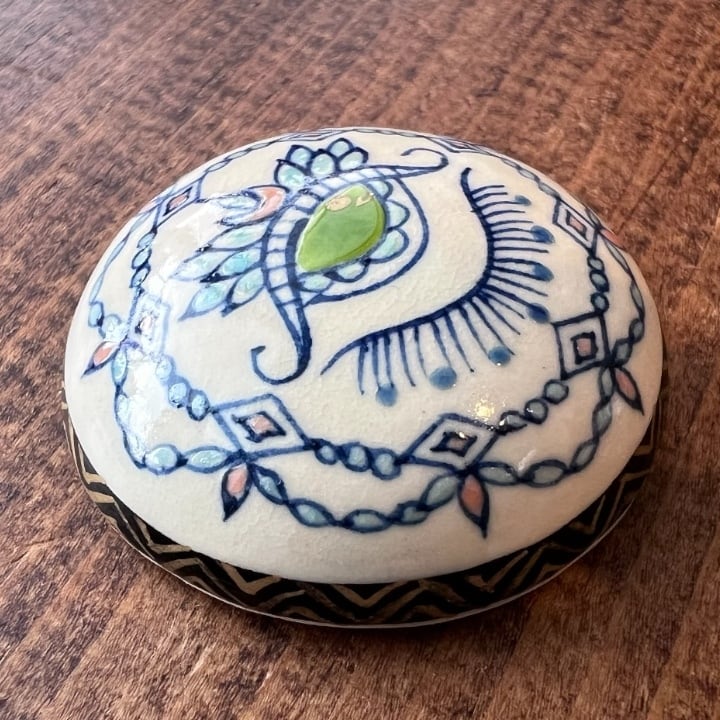 瑞香ノ眼 京都陶磁器 帯留またはブローチ | Mizukadia