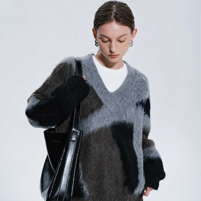 Brushed v-neck knit A00261