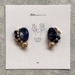 イタリアンネイビーボタンの小ぶりな華やかビジュー　ピアス/イヤリング