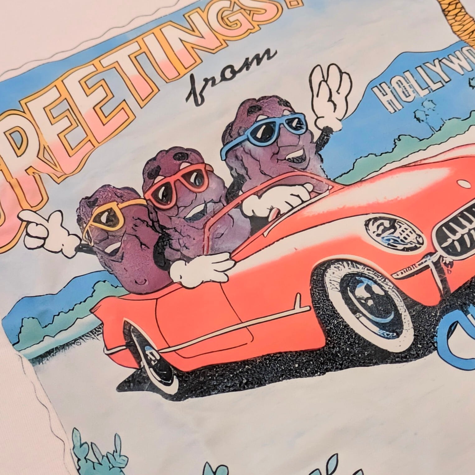 【 California Raisins( カリフォルニアレーズン )】『 GREETINGS! from Hollywood 』/ Tシャツ〚アメリカン雑貨 アメトイ〛