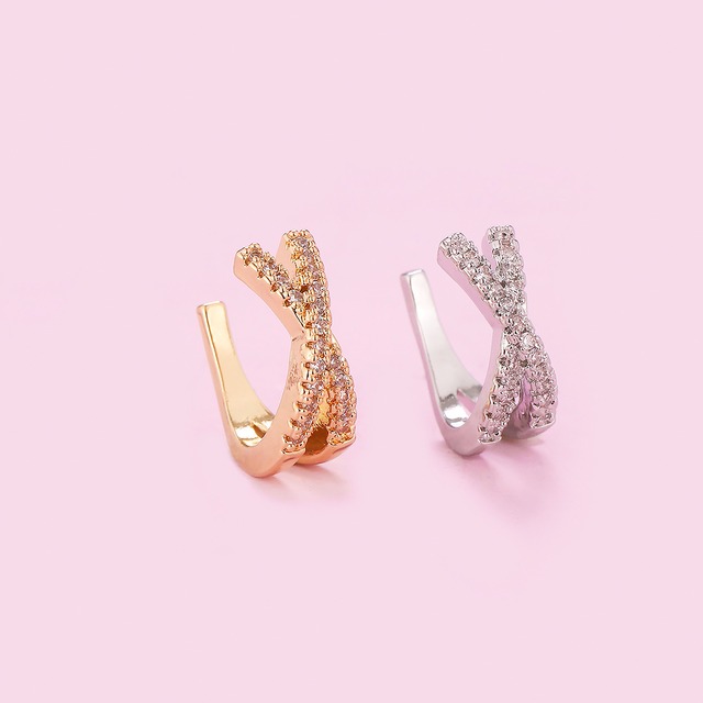 女性向けの個性的なピアス - センミ