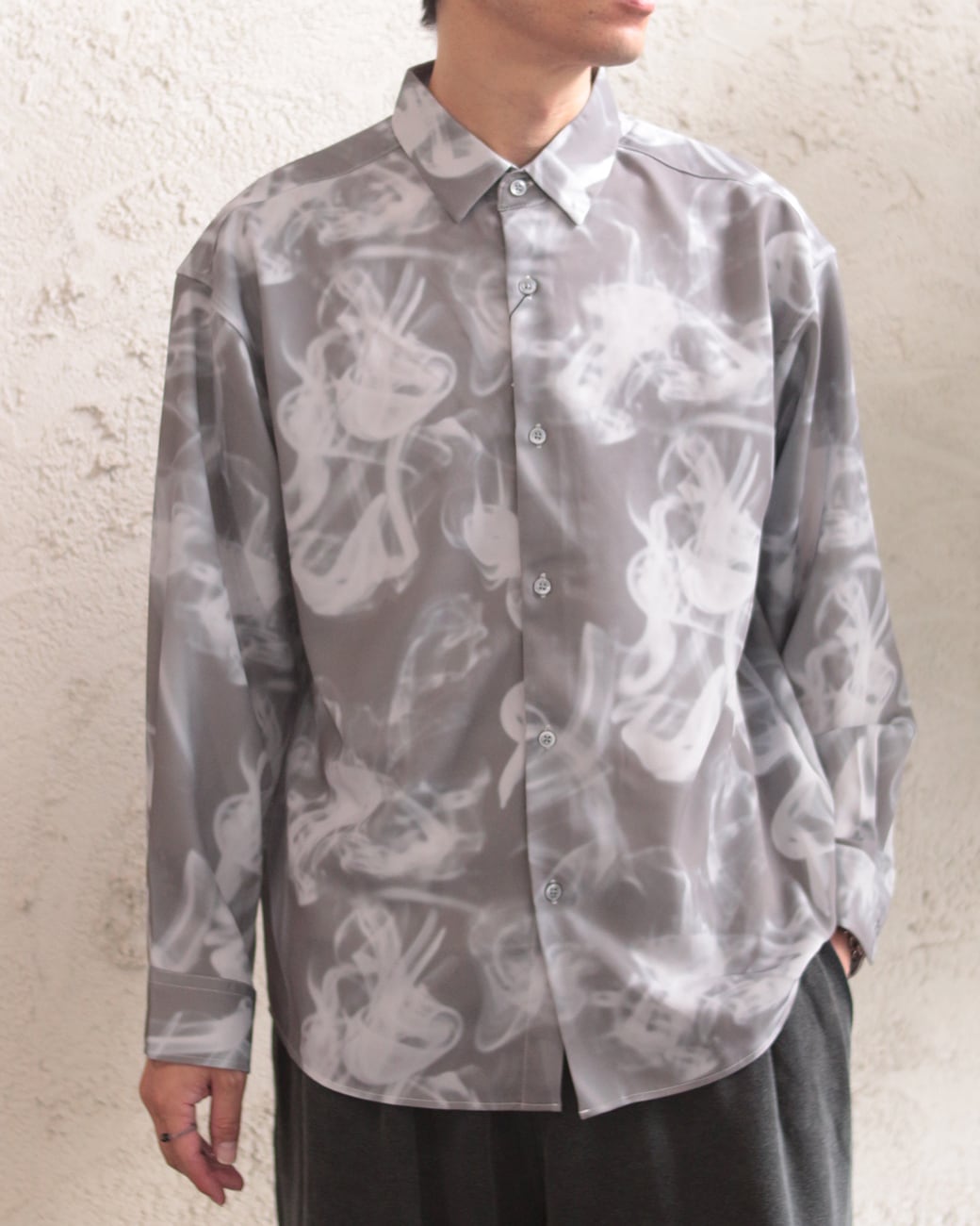 NAIVE MAGIC】ナチュラルストレッチポリエステル スモーク柄 長袖