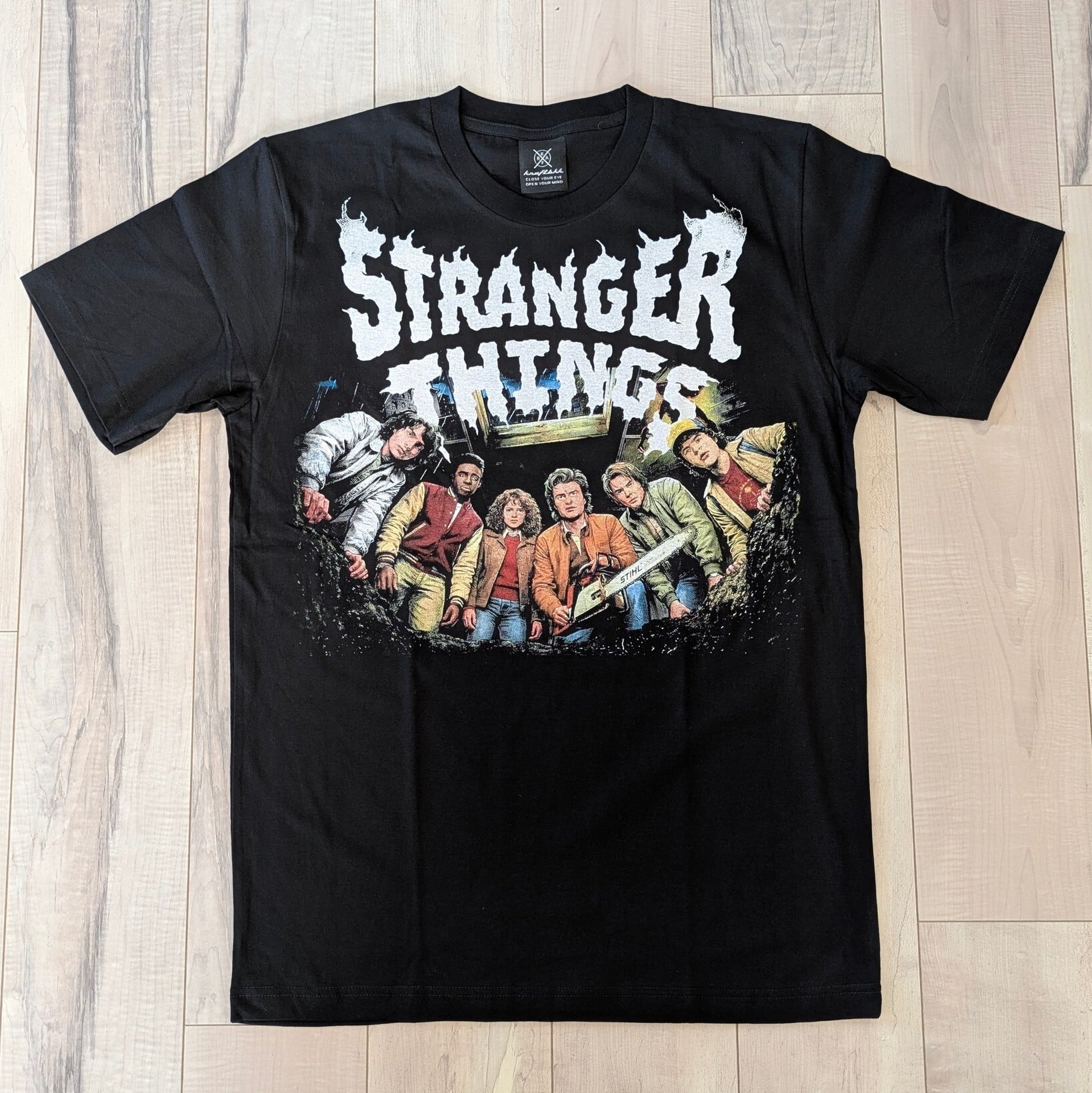 【 Stranger Things / ストレンジャーシングス  】『 One Last Strange Adventure 』 Tシャツ〚アメリカン雑貨 アメトイ〛