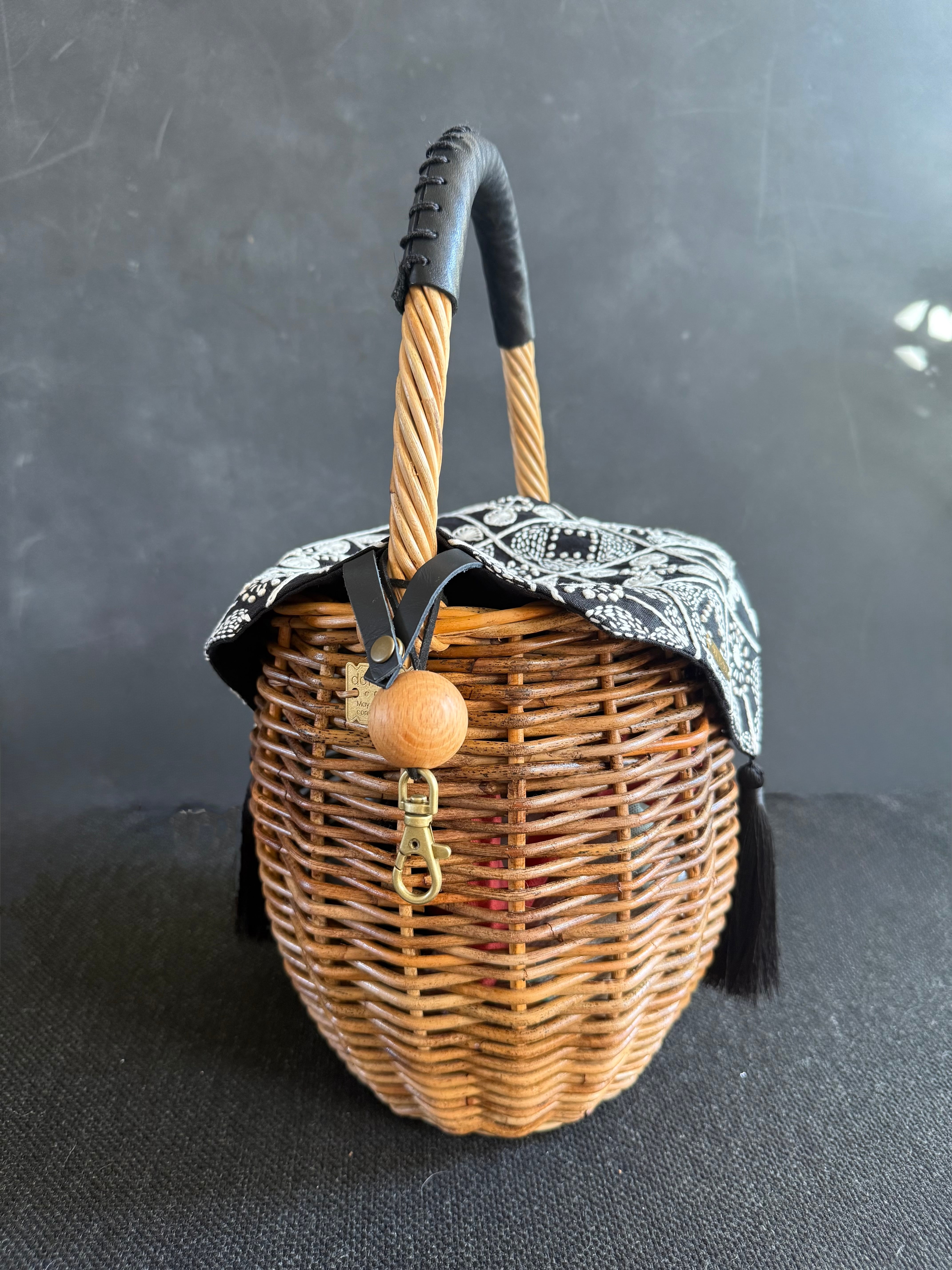 ハンドメイド刺し子のカゴバック 送料無料//SASHIKO STITCH 『あなたにあげる花束』 BASKET（dottodot