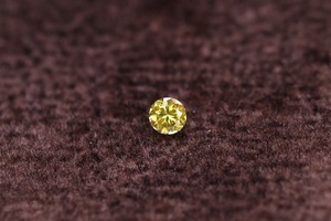 イエロー ダイヤモンド　0.061ct