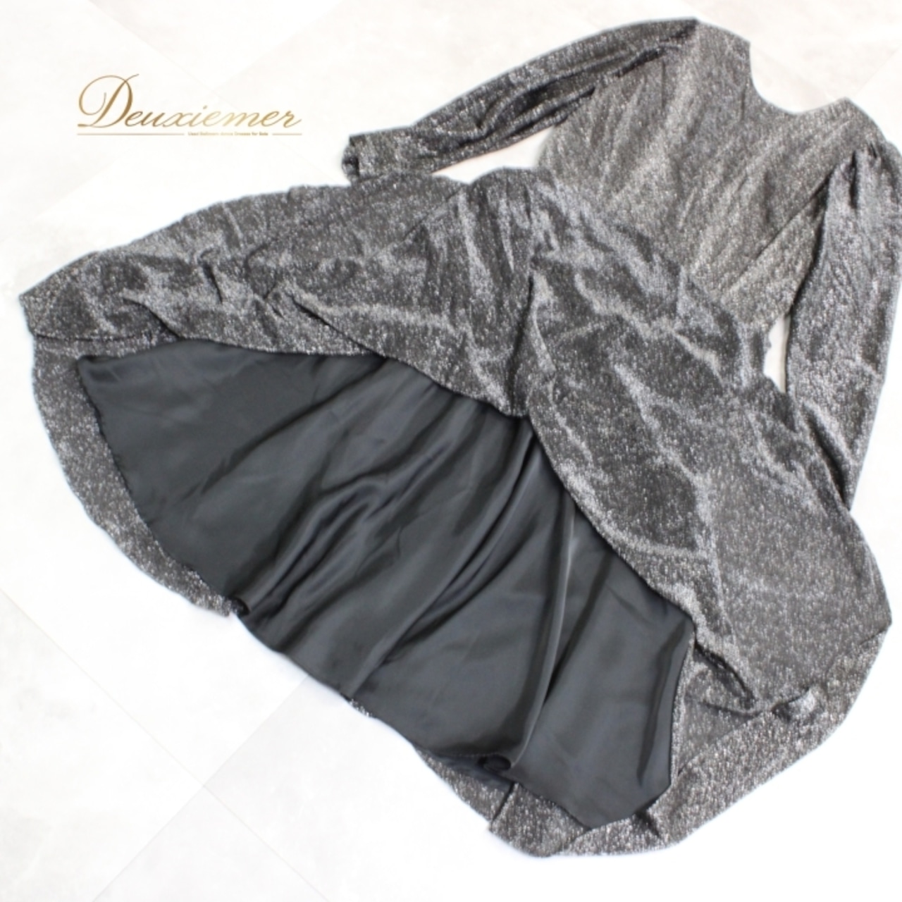 社交ダンス 衣装 スタンダード ドレス ワンピース レッスンウェア パーティドレス キラキラ 長袖 ブラック系 黒 シンプル フォーマル 上品 上品なデザイン 大人 女性用 夜会 ステージ衣装 ダンス発表会 着心地良い シルエット 上下別れ ドレープ ディスコパーティ 披露宴 スポーティカジュアル 冬物とは思えない 軽やかさ キラキラ素材 エレガント 中級者向け ジャズダンス オシャレ スリーブ 半身スカート 伸縮性 注意 デザイン性