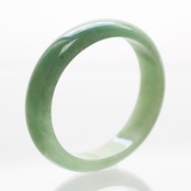 【内径 54.4×46.1mm 】グリーン色の楕円形バングル！A貨翡翠 jd_bg1309