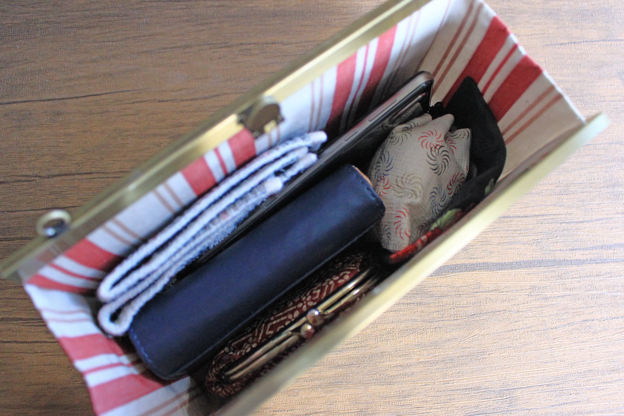 歌舞伎鑑賞にいかが！「斧琴菊」柄おみくじ入和紙のハンドバッグ　Mサイズ