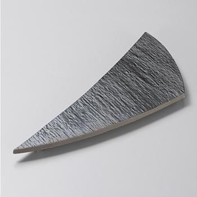 黒陶石目三つ足三角長皿