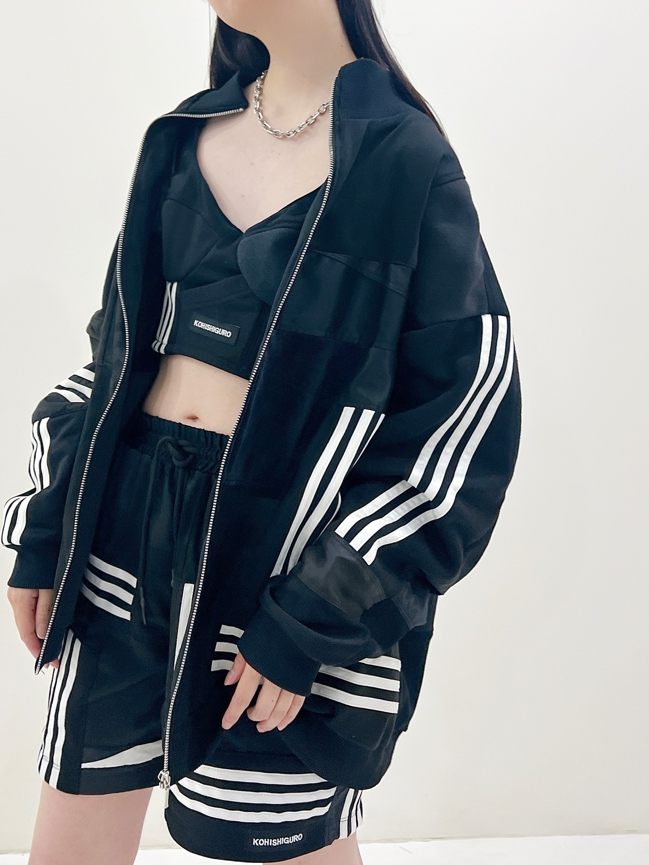 KOH ISHIGURO Upcycled Crazy Patchwork short pants -BLACK- Woman model - 5