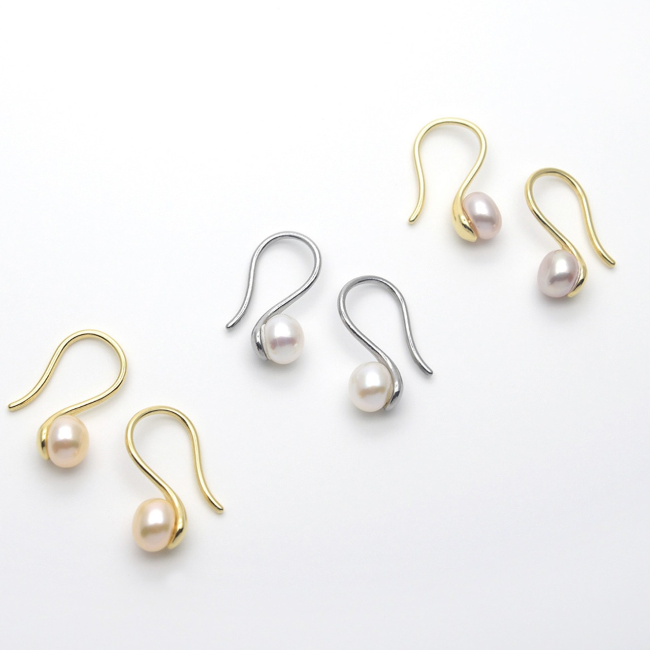 天然色 淡水バロックパール フックピアス / 約5.0mm 小粒パールが上品に艶めく サージカルステンレス製 / ps-113