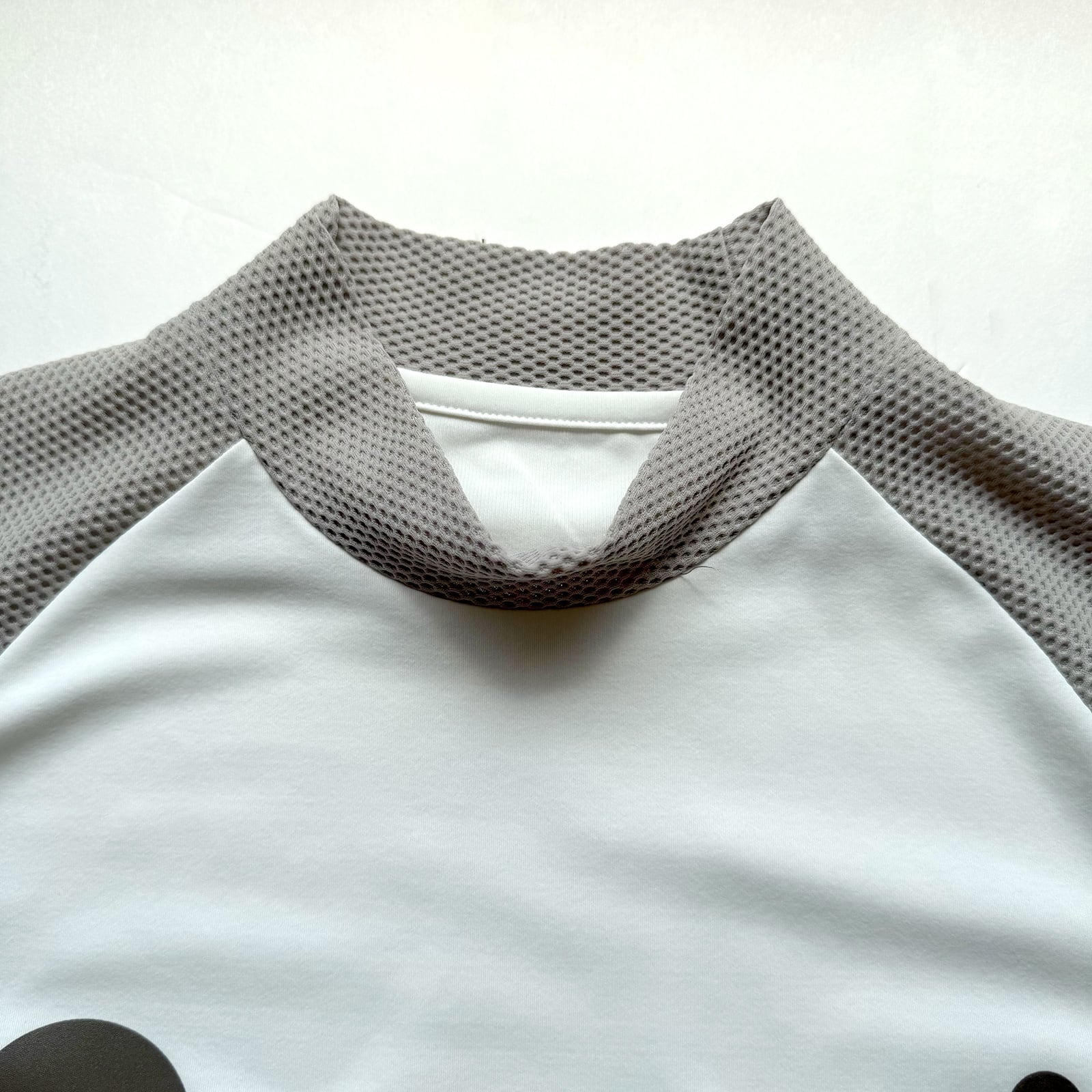 8G SHOOT × 69SLAM MESH SWITCHING MOCK NECK TEE -WHITE/GREIGE- | 8G
