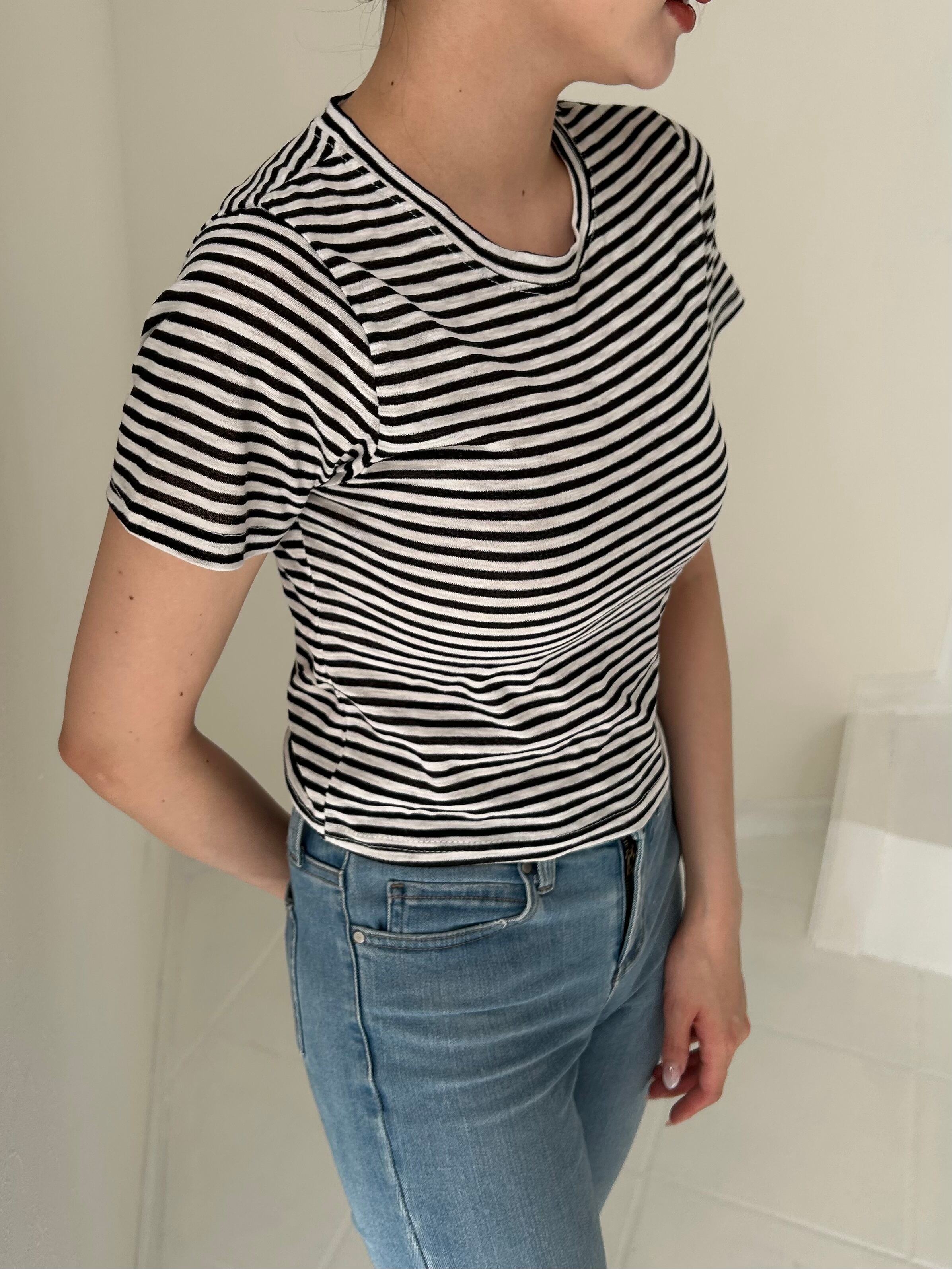 送料無料】クロップド丈細ボーダー柄Tシャツ | DAIS-Y