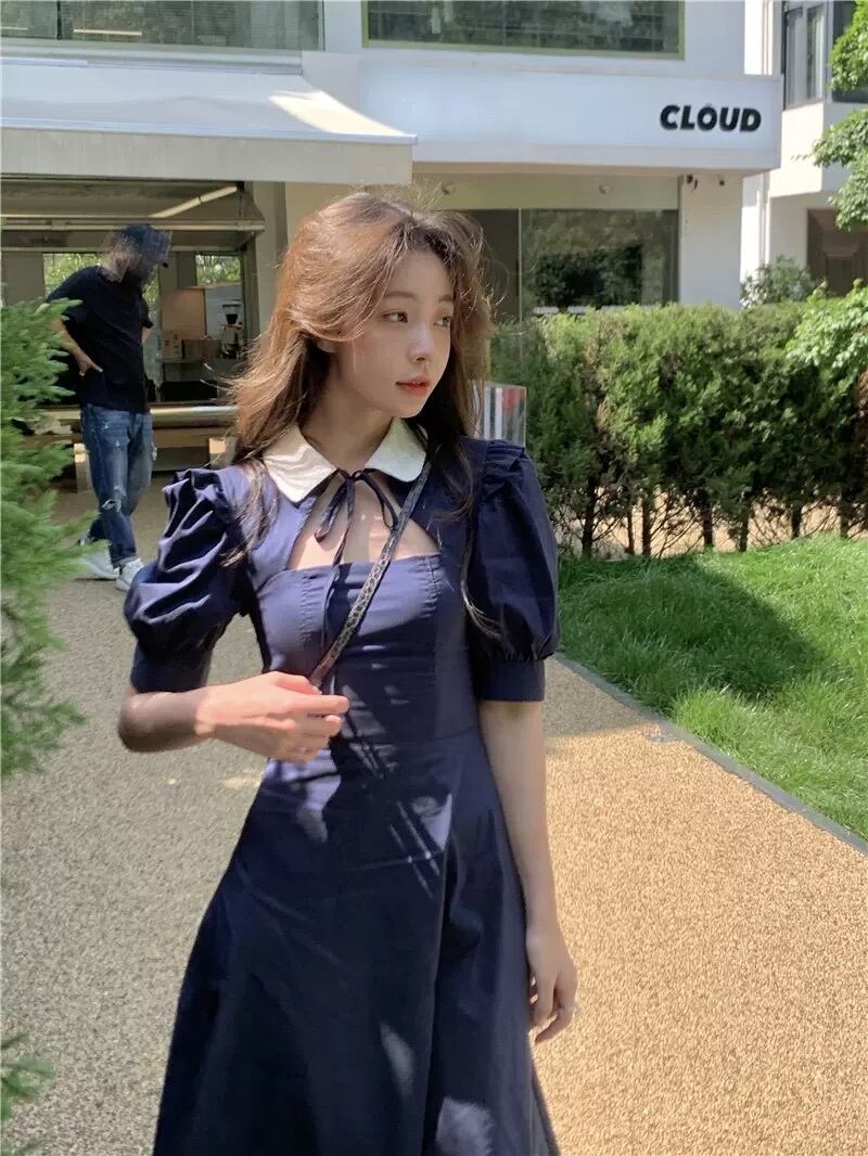 大人の肌見せ ワンピース レトロっぽ ロング丈ワンピース 襟付き ワンピ フレアスカート Aライン ボリュームスリーブ リボン オープンデザイン 大人っぽ 女っぽ Lamitte Deco トレンド 韓国ファッション ショップ Base店