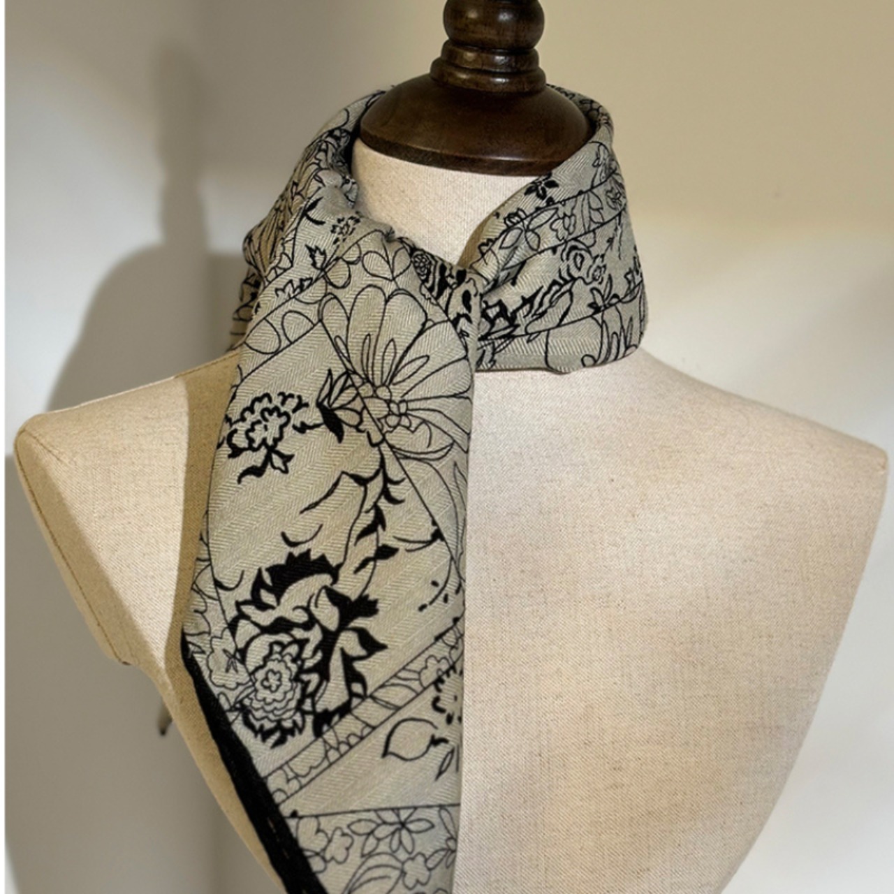 フローラルスクエアスカーフ W10271