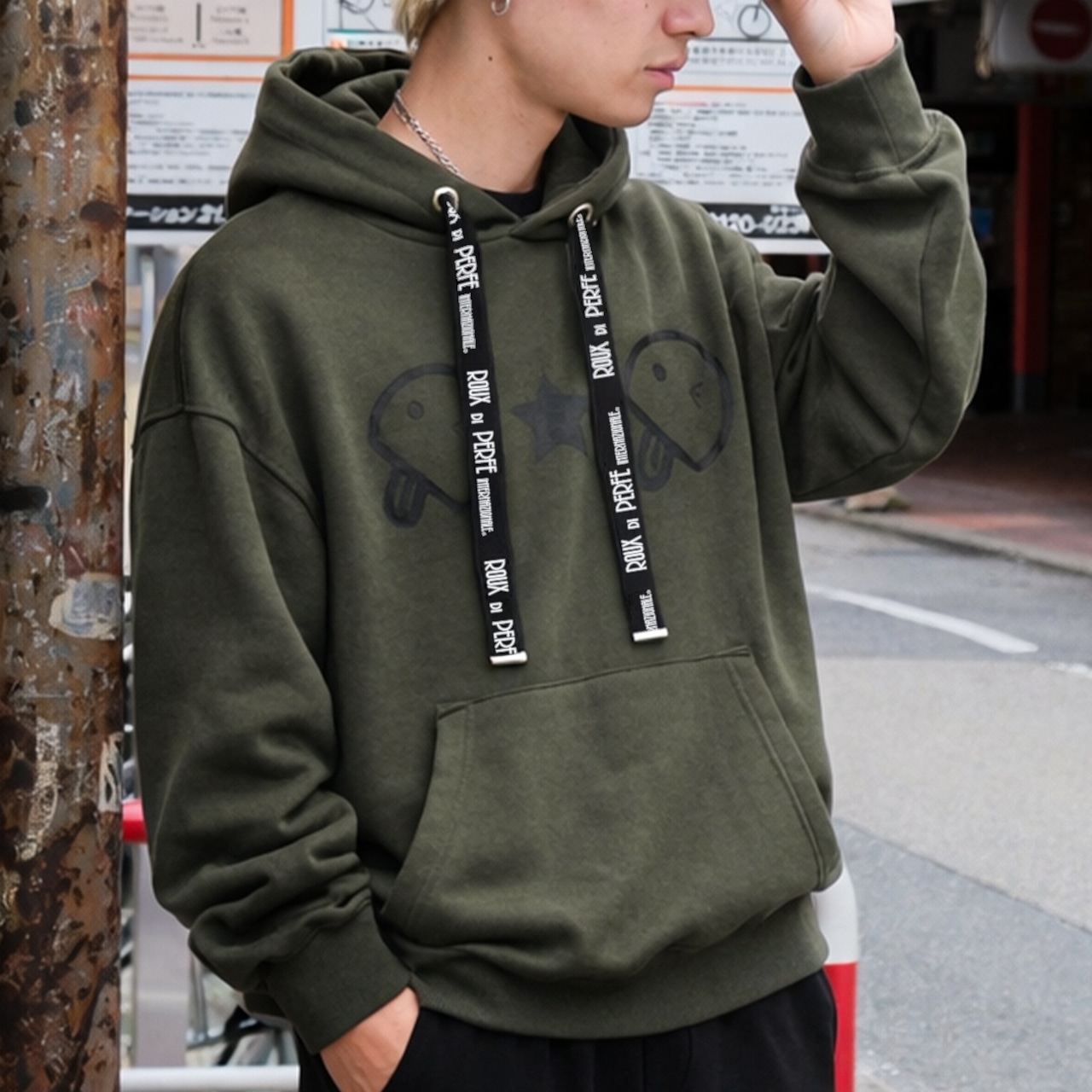 ロゴ紐ベーマークパーカー