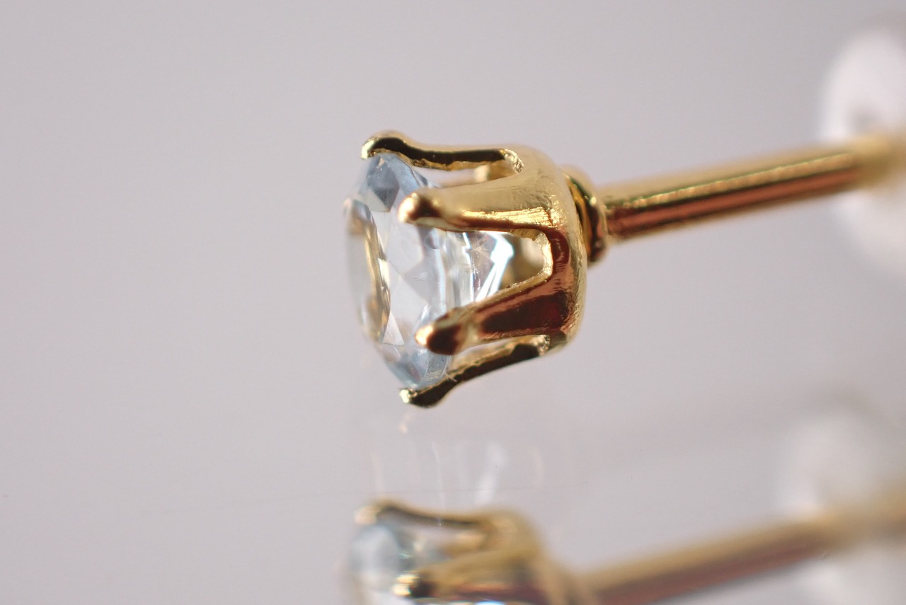 アクアマリンピアス　約3mm　[D9-131]