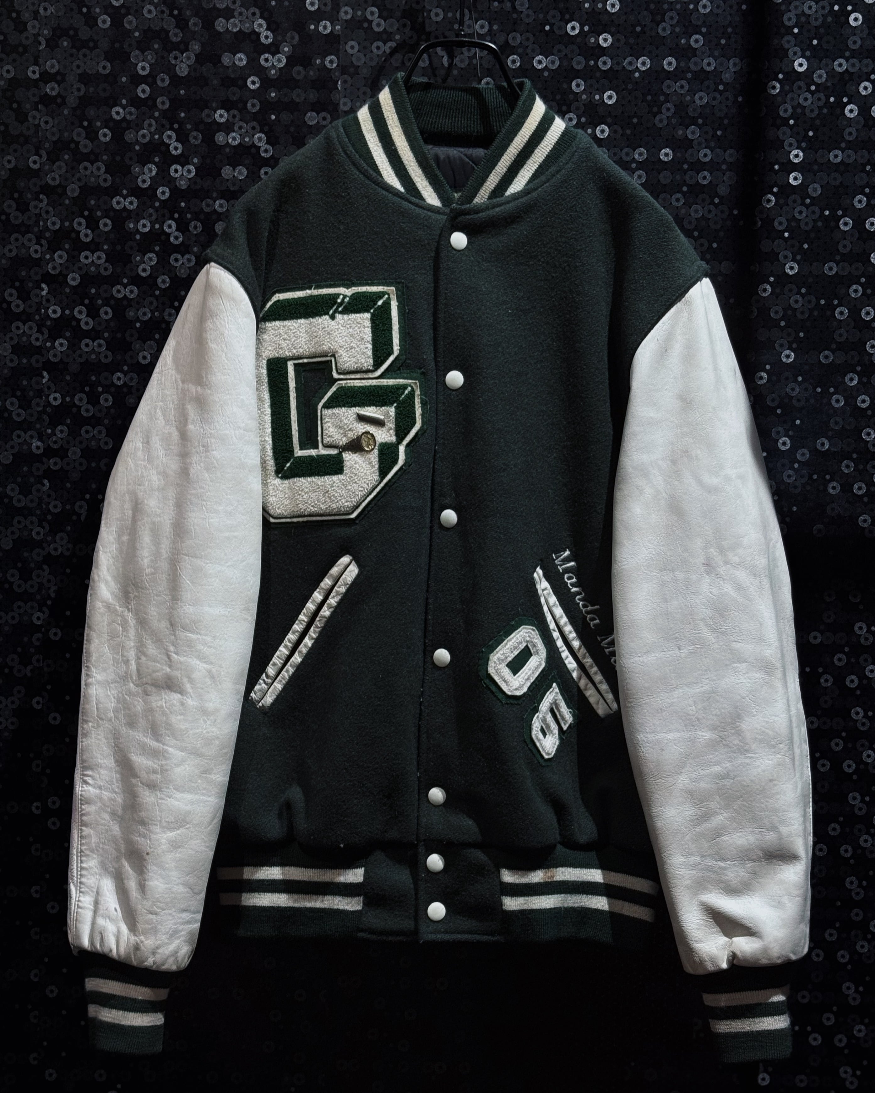 【ÆIEM】HOLLOWAY “GREENVILLE VARSITY CHEERLEADER” Personalized “MIRANDA / 08” Chenille Patch Green Wool × White Leather Sleeve Varsity Jacket