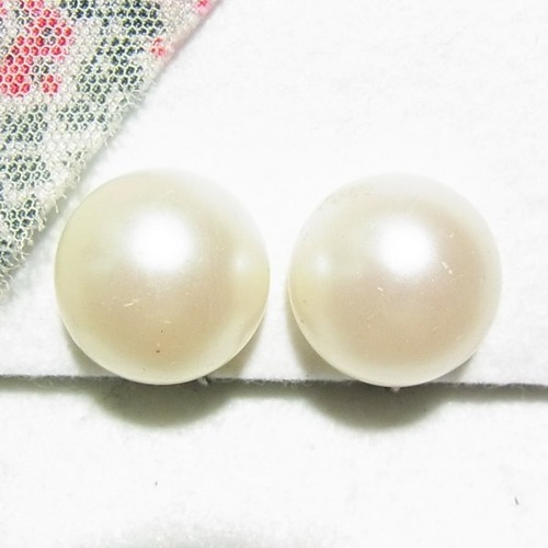 Richelieu 白いドーム形イヤリング　ヴィンテージイヤリングのセール通販　10977E