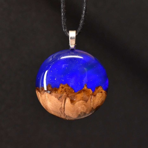 Wood Resin Jewelry ブルーオパライト ラウンドネックレス