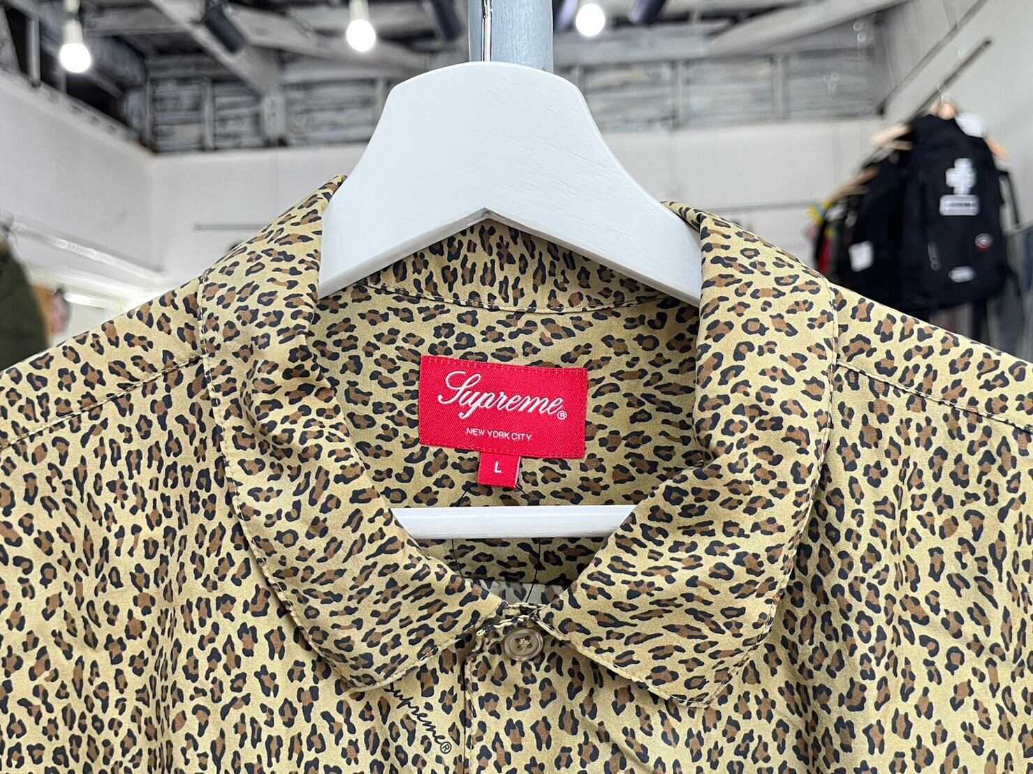 襟レギュラーカラーSupreme Leopard Silk S/S Shirt  Tan L