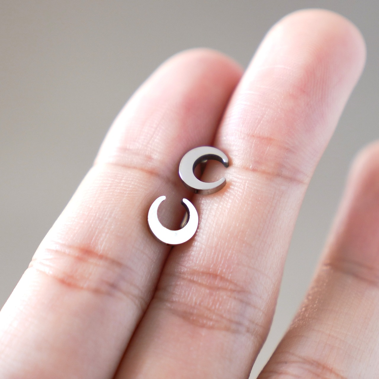 ムーン 三日月 ピアス サージカルステンレス SUS304