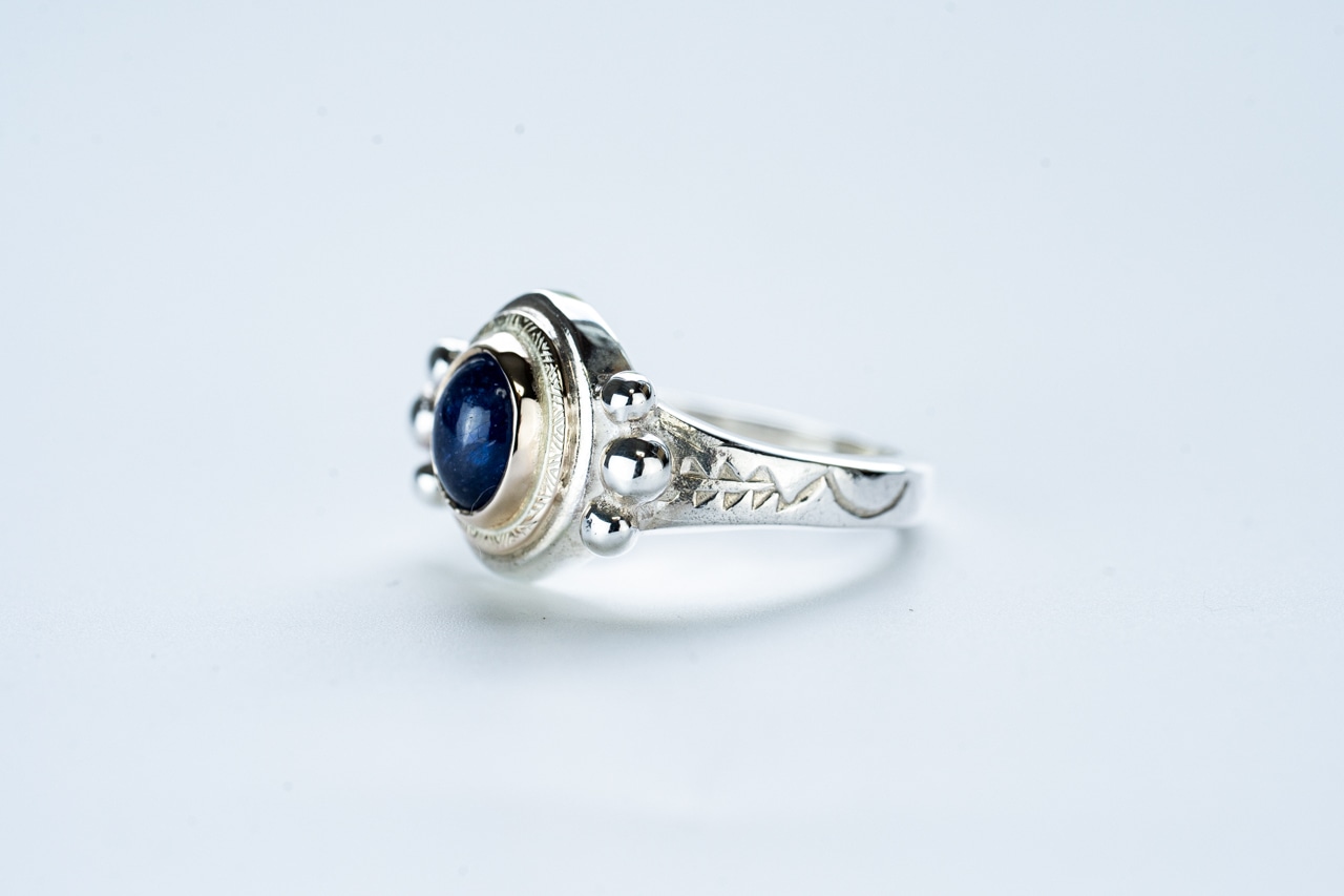 R-096 K10 Circle Native Oval Signet Ring (Sapphire)