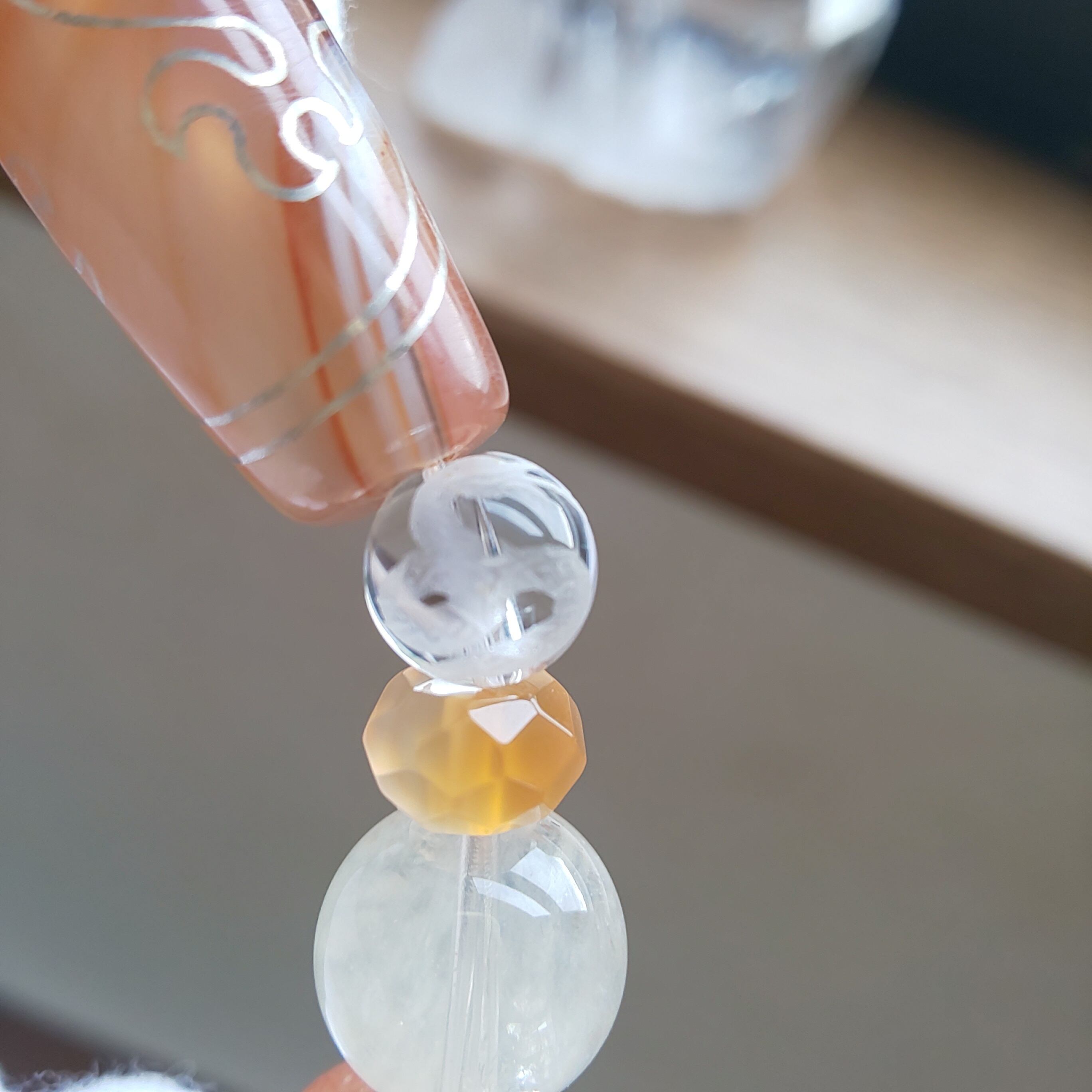 天然瑪瑙 朱砂銀線騎龍観音天珠 水晶白蛇彫り ピンクマニカラン 天然瑪瑙 朱砂銀線騎龍観音天珠 水晶白蛇彫り ピンクマニカラン