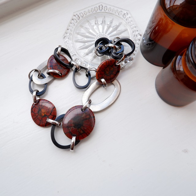 チェコスロバキア製 生成色のネックレス (pot-39) チェコスロバキア製 生成色のネックレス (pot-39)