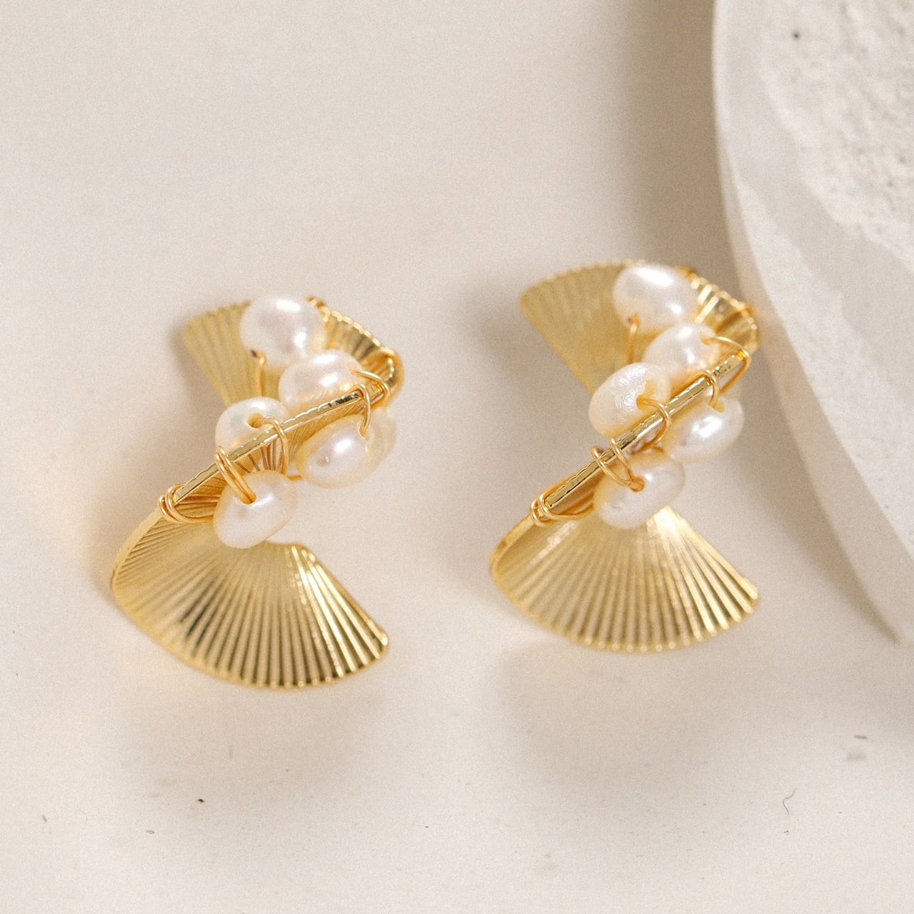 バロックパールゴールドピアス A1148