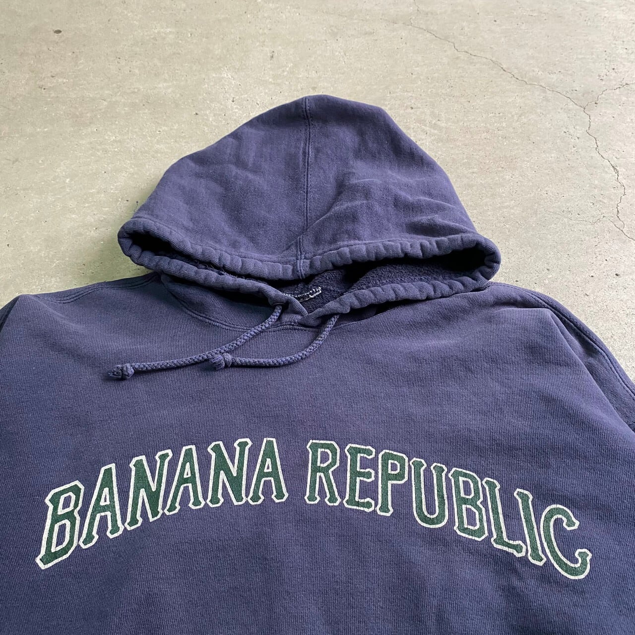 90年代 BANANA REPUBLIC バナナリパブリック ナス紺 カレッジタイプ フロントロゴプリント スウェットパーカー メンズL相当 古着  バナリパ 90s ヴィンテージ ビンテージ ネイビー 【パーカー】【WS2202-15】 | cave 古着屋【公式】古着通販サイト