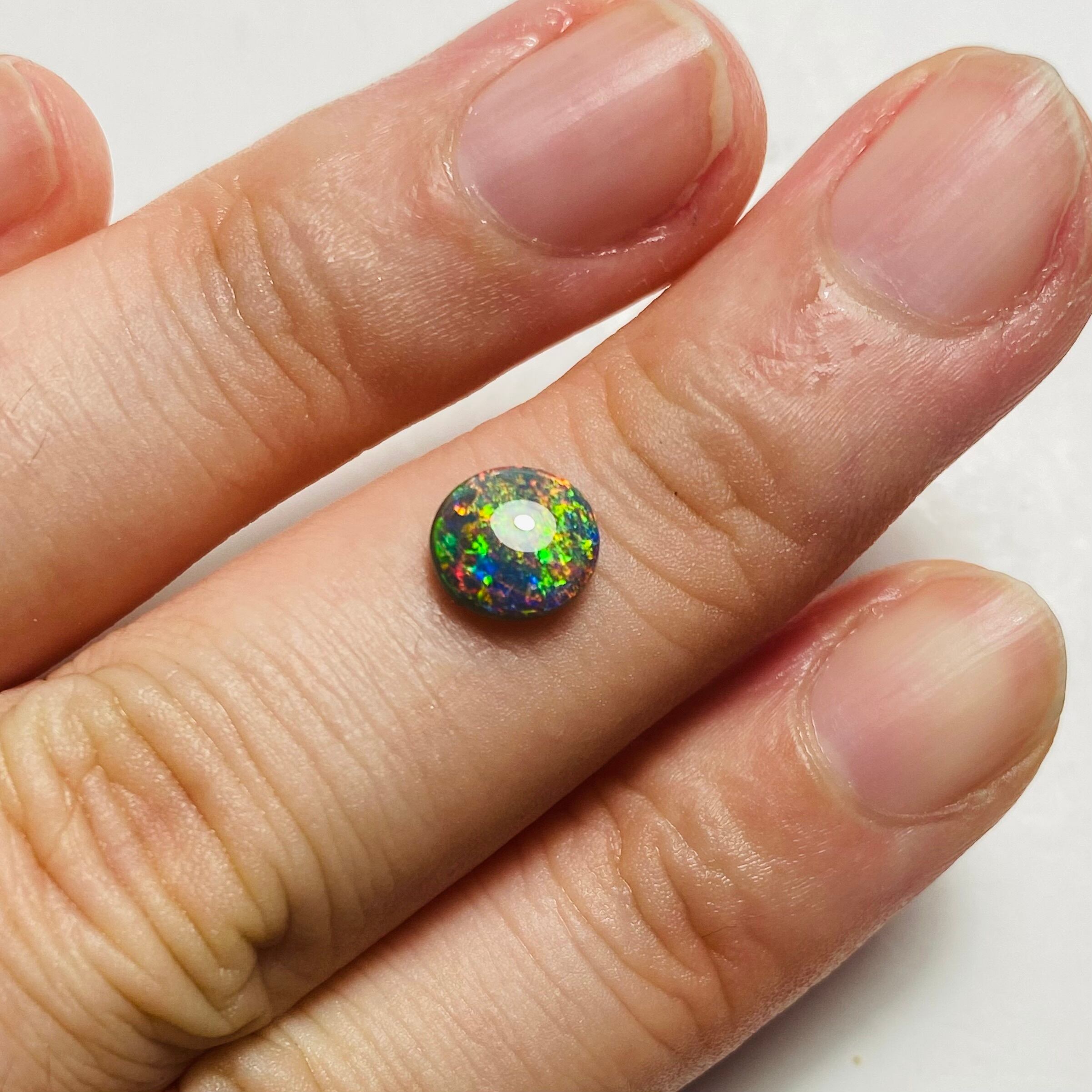 地球画家による渾身の作品　色の戯れブラックオパール