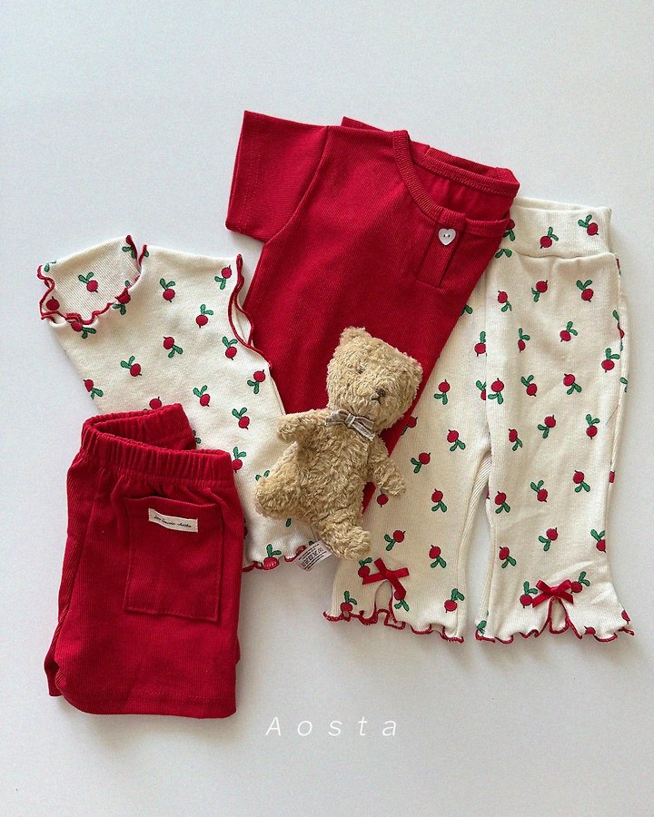 [Aosta] Heart Button Tee / [아오스타] 하트단추티
