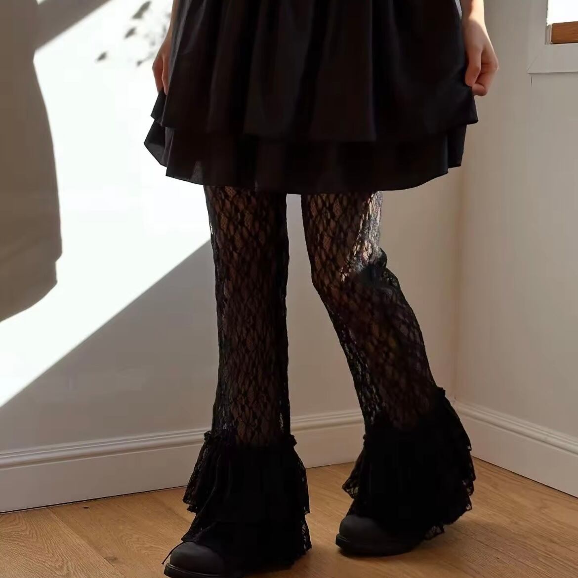 ベルボトムボリュームレースパンツ