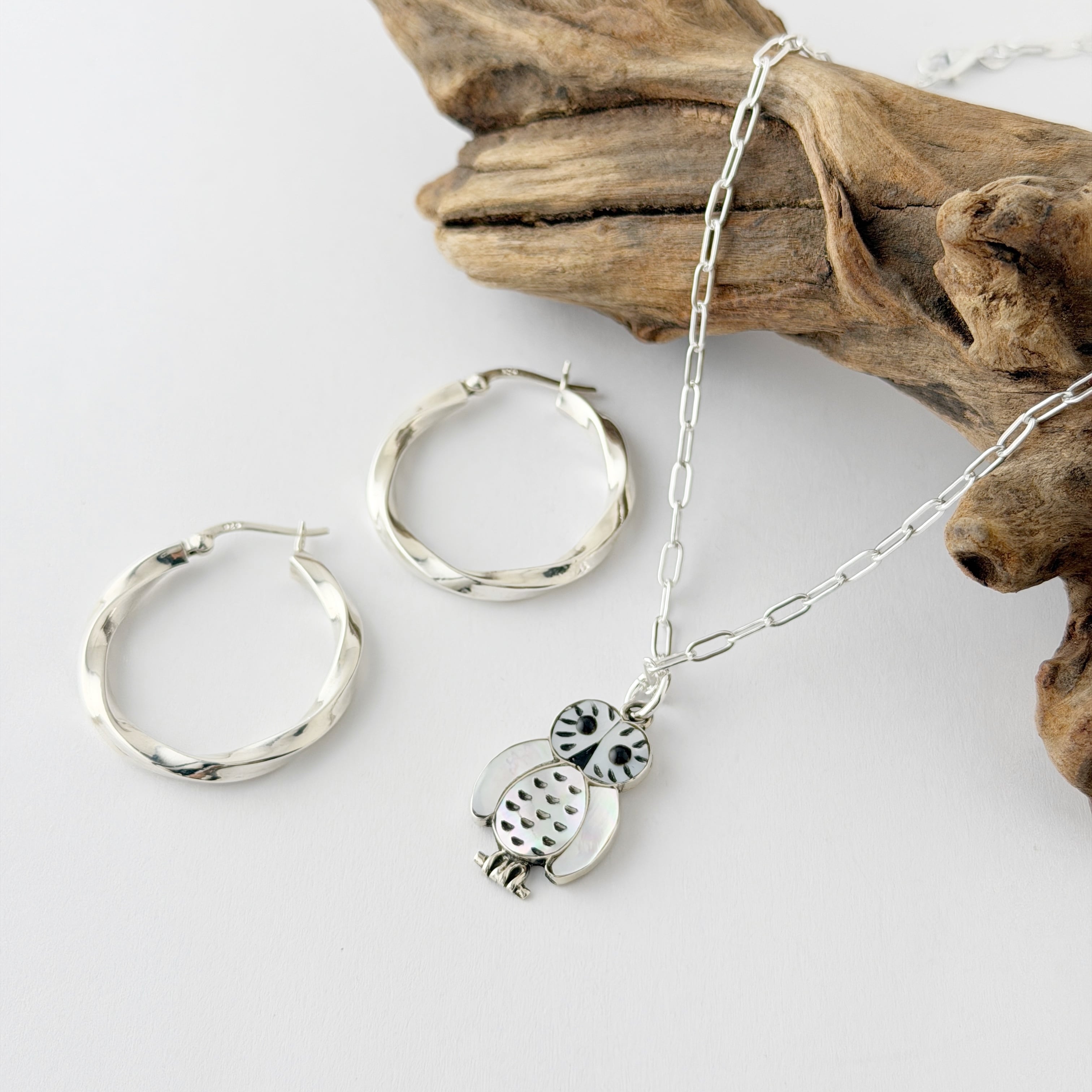 インディアンジュエリー ネックレスペンダントトップ フクロウ 再入荷】《Indian Jewelry 》ZUNI フクロウ ホワイト シェル