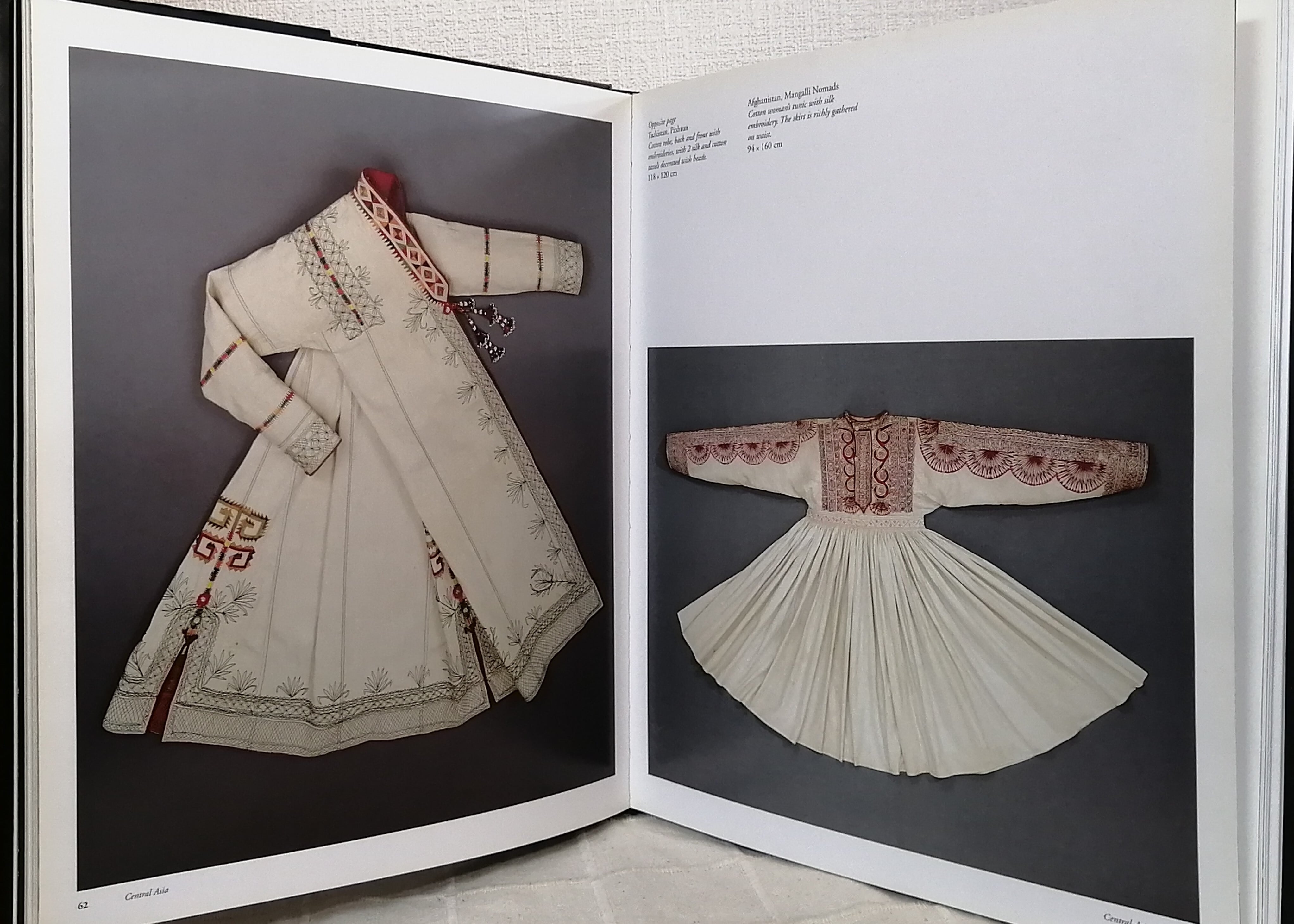 アジアの衣装と織物 洋書 Asian costumes and textiles : from the Bosphorus to Fujiyama : the Zaira and Marcel Mis collection | 札幌の古書店 ビーバーズブックス beaversbooks アジアの衣装と織物 洋書 Asian costumes and textiles : from the Bosphorus to Fujiyama : the Zaira and Marcel Mis collection | 札幌の古書店 ビーバーズブックス beaversbooks
