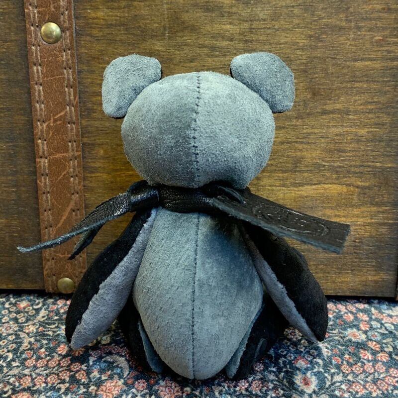 ピッグスウェードのベルベア★マイスターの手作り「ベルズベア」グレー×ブラック　写真の1点販売です