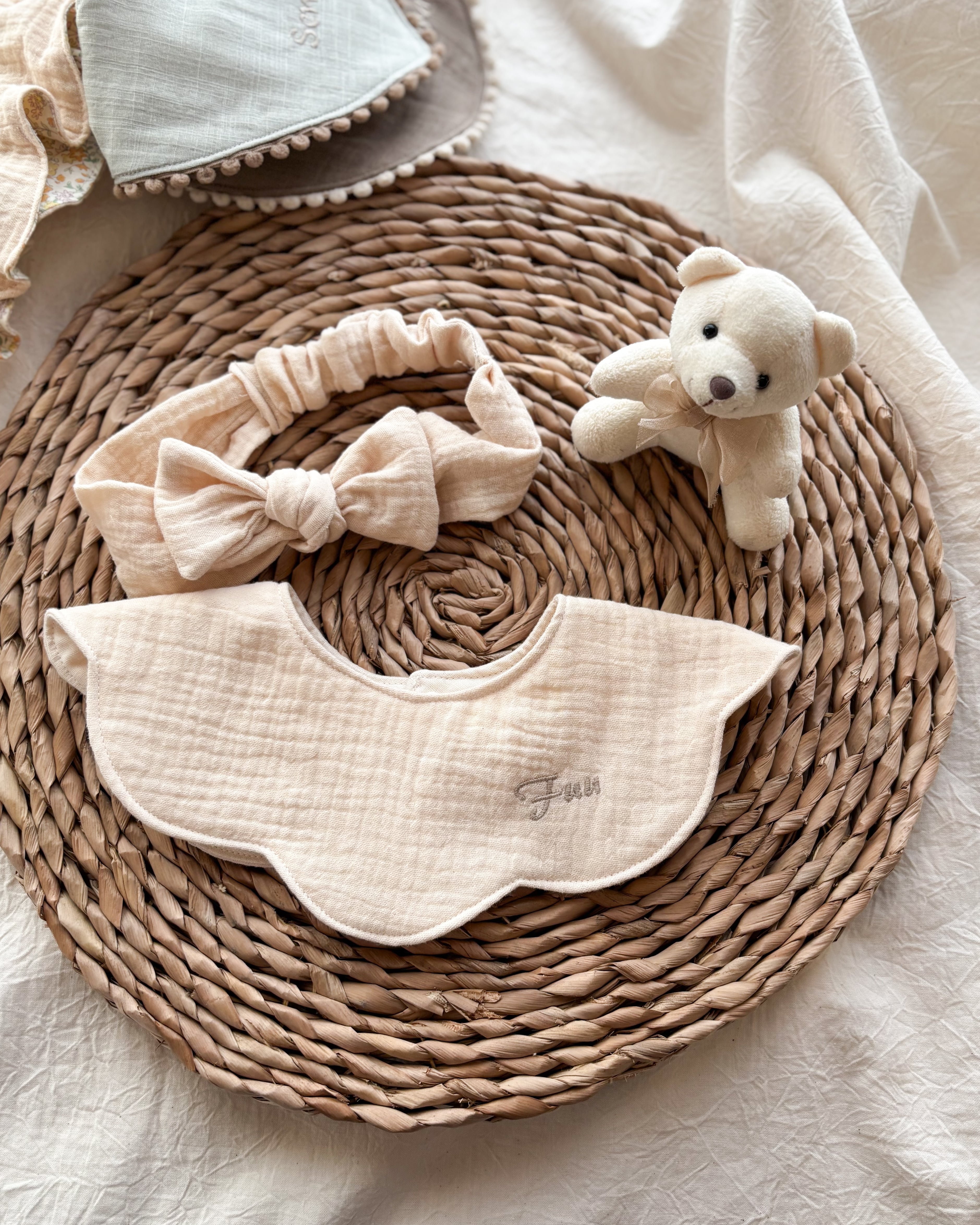 【全3色】ポコポコ花びらスタイ&ヘアバンド2点セット