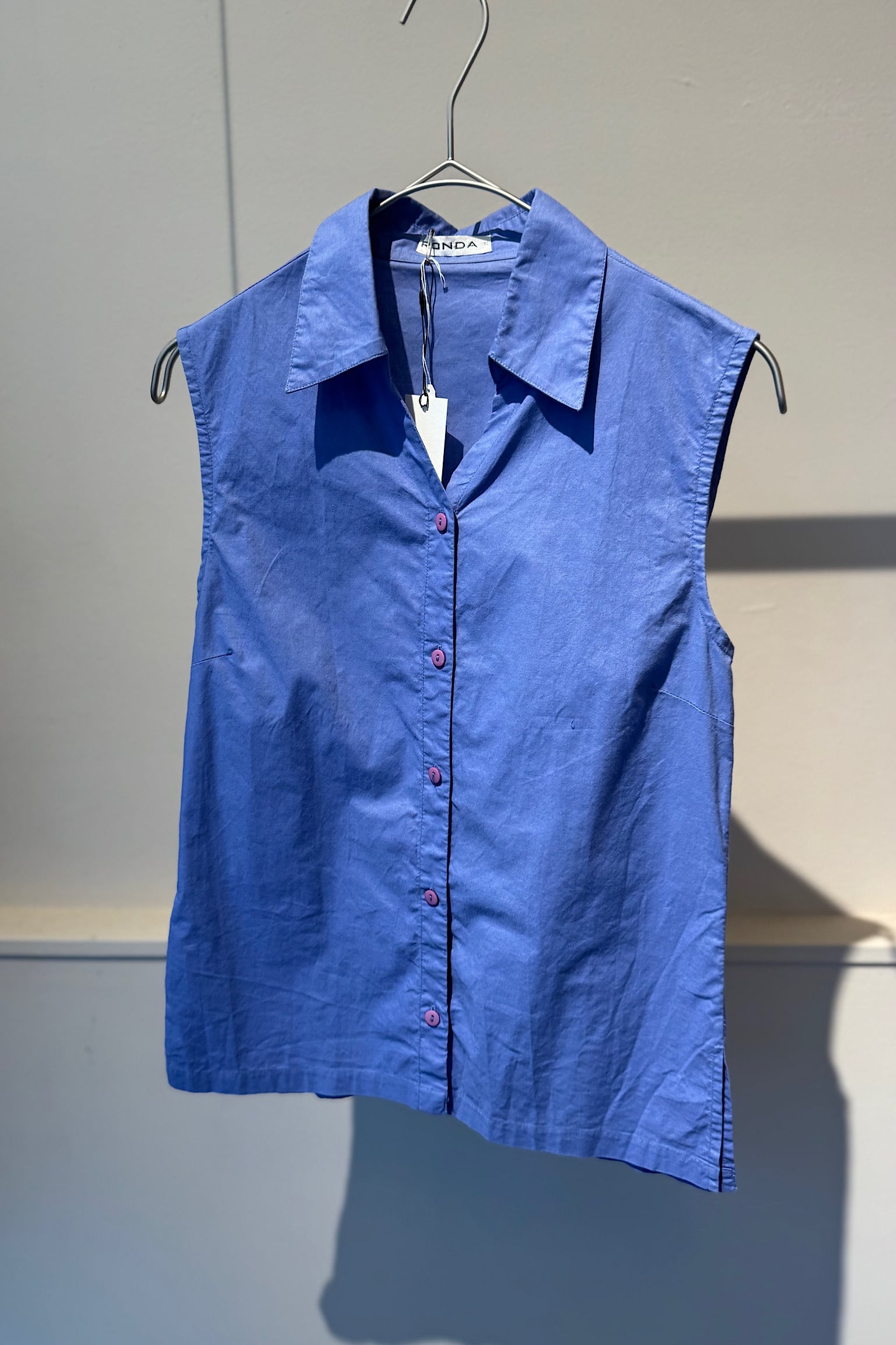 【送料無料】RONDA ブルーノースリーブブラウス