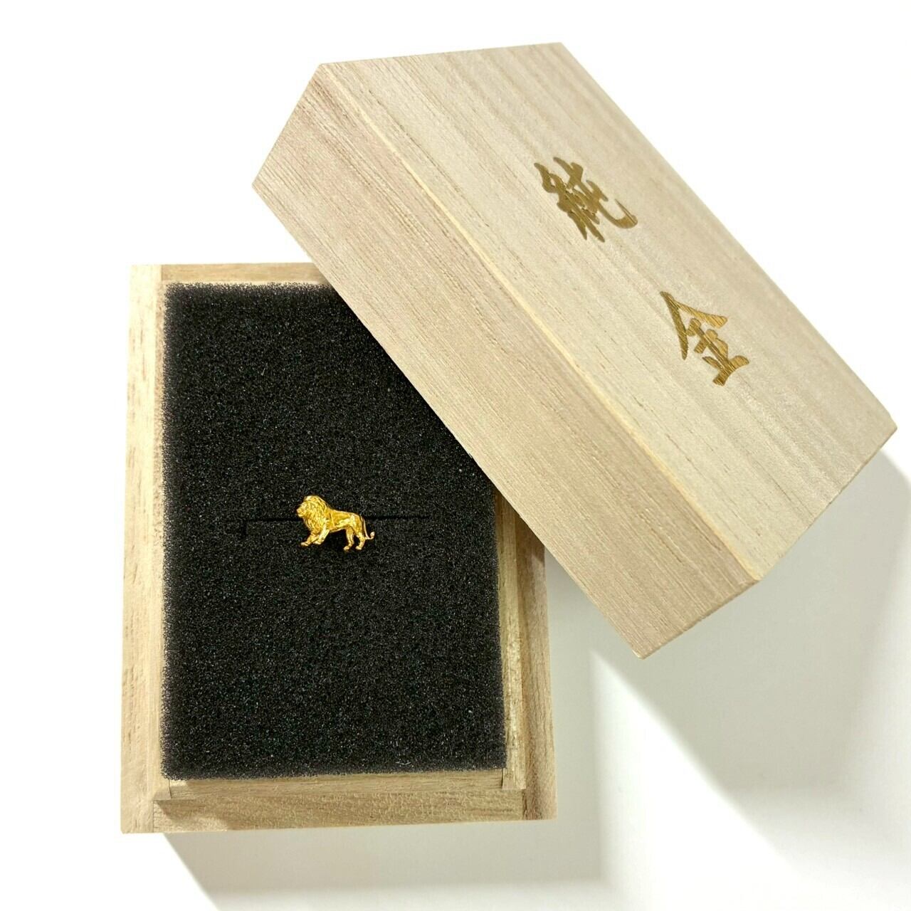 純金 約1g ライオン (No.2) JUNGOLD 指先サイズの芸術品 | JUNGOLD