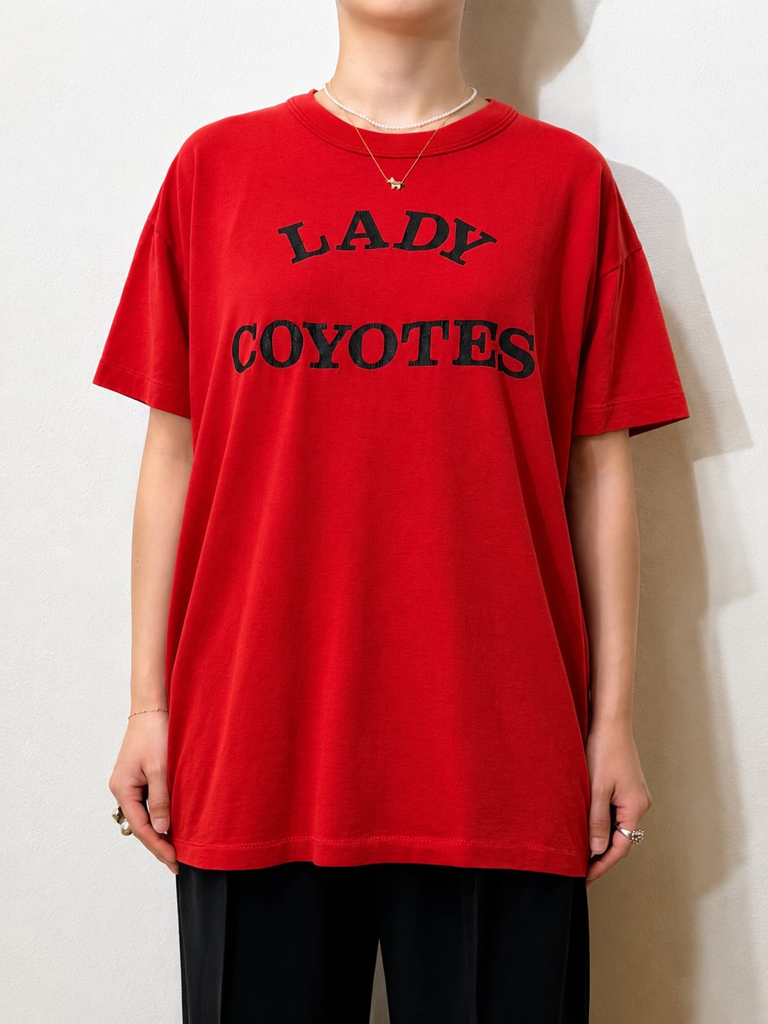CU8-25 USED TEE "LADY COYOTES" -RED-